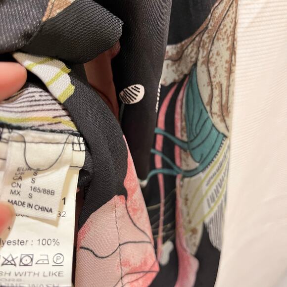 Floral Print Button Down Blouse Small - Picture 7 of 8